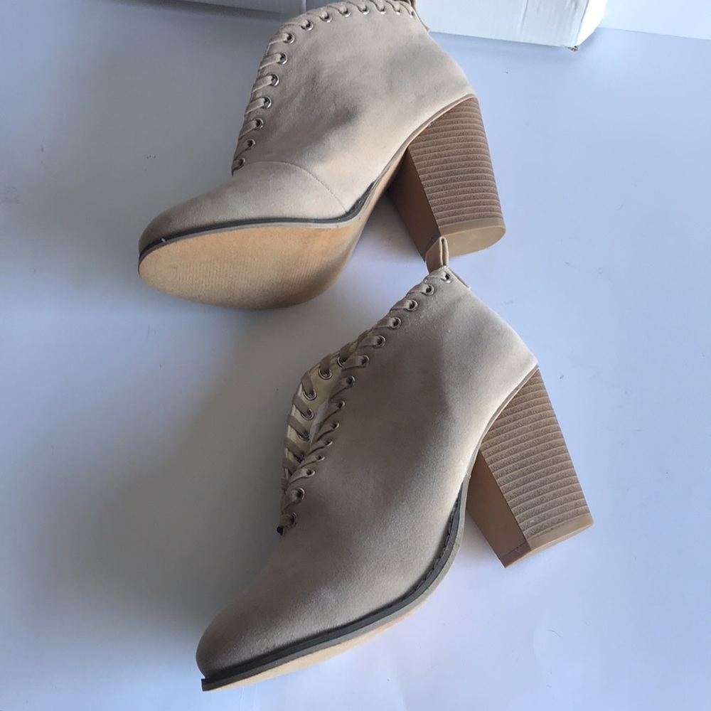 Source Unknown ♦️ Sz 8 | SouldBut | Beige Ankle Boots 4” Heels 💋
